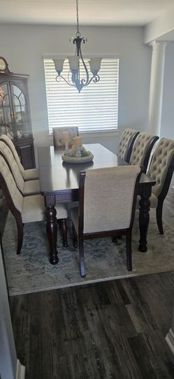 Dinning room table and chairs