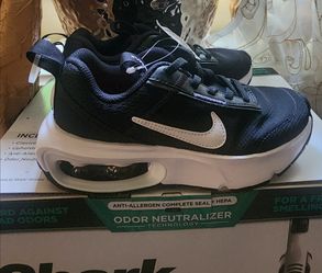 NIKE