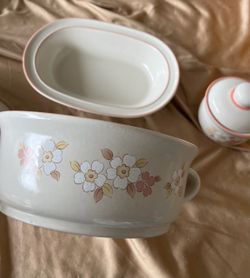 Bowls, serving , Chantilly  Lace