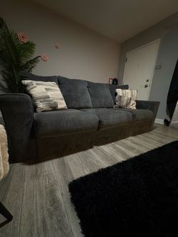 Modern Gray Sofa – Excellent Condition
