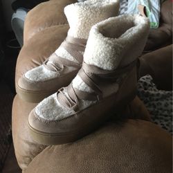 Woman's Boots Brand New Never Worn
