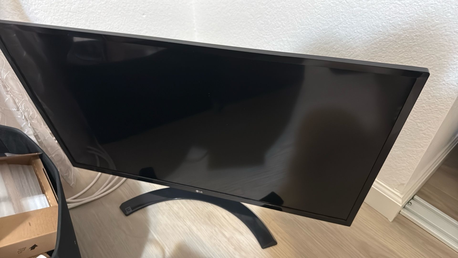 LG 32” Monitor 