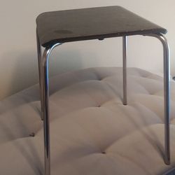 MODERN TABLE