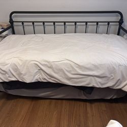 Black Iron Daybed Frame With Trundle
