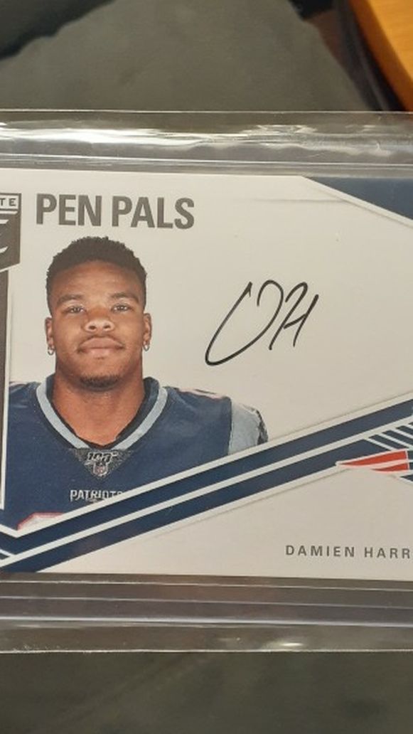 Damien Harris rookie On Card Auto 