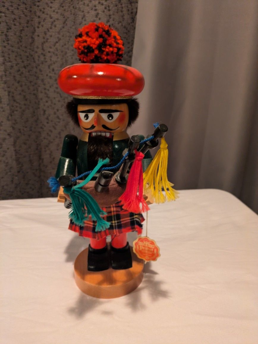 Steinbach 13" Chubby Scottish Bagpiper $75 OBO