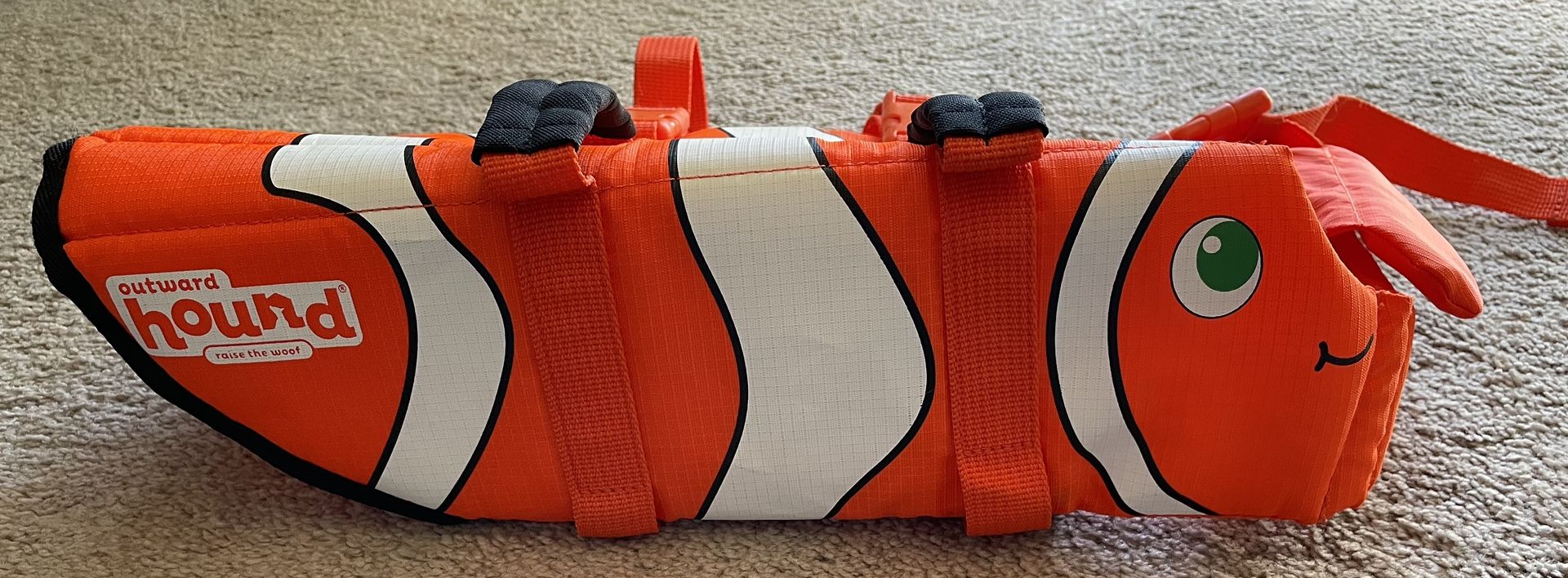 Size M Outward Hound Canine Swimming Life Vest