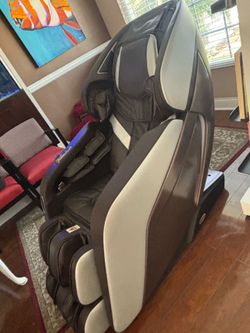 USED Titan Pro Acro 3D Luxury Massage Chair