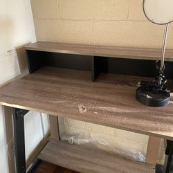 Desk With Lamp 