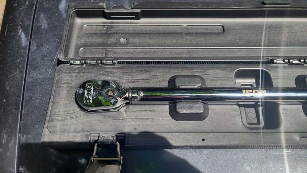 ICON 1/2" Drive Professional Click Torque Wrench – Like New, With Case