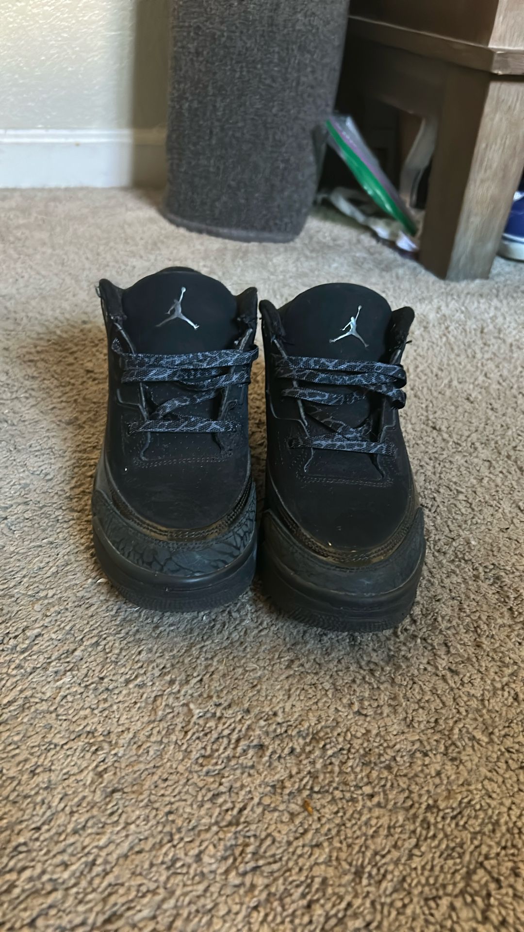 Jordan 3s Black cats (size 3y )