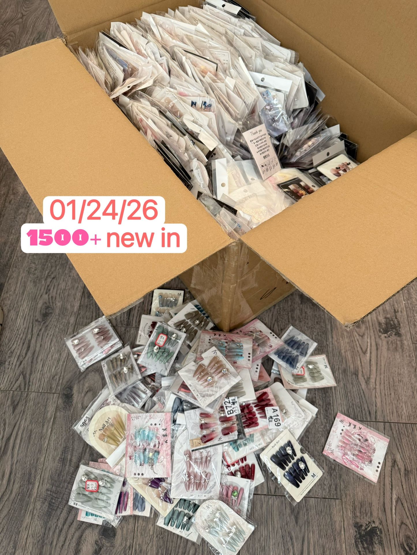 $5(Buy 4 Get 1 Free)Press On Nails