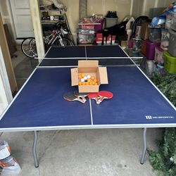 Ping Pong Table With Paddles & Balls