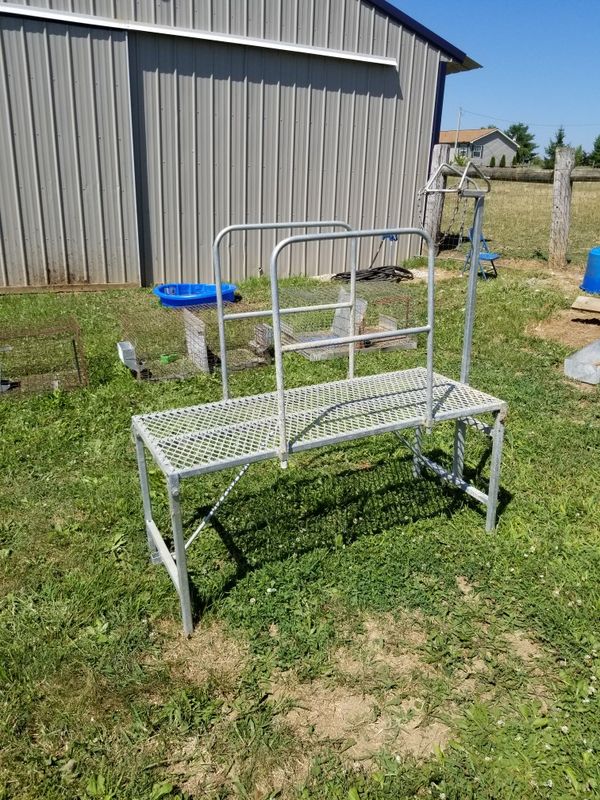 Portable aluminum sheep/goat grooming stand for Sale in Urbana, OH