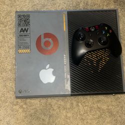 Xbox One With Controller 