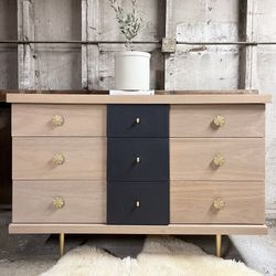 !!SOLD!!  Adorable Mid Century Dresser 😍