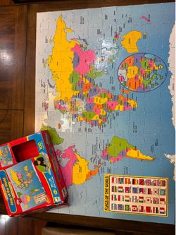 Floor puzzle of the world