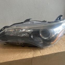 2015-2017 Toyota Camry SE Left Headlight 