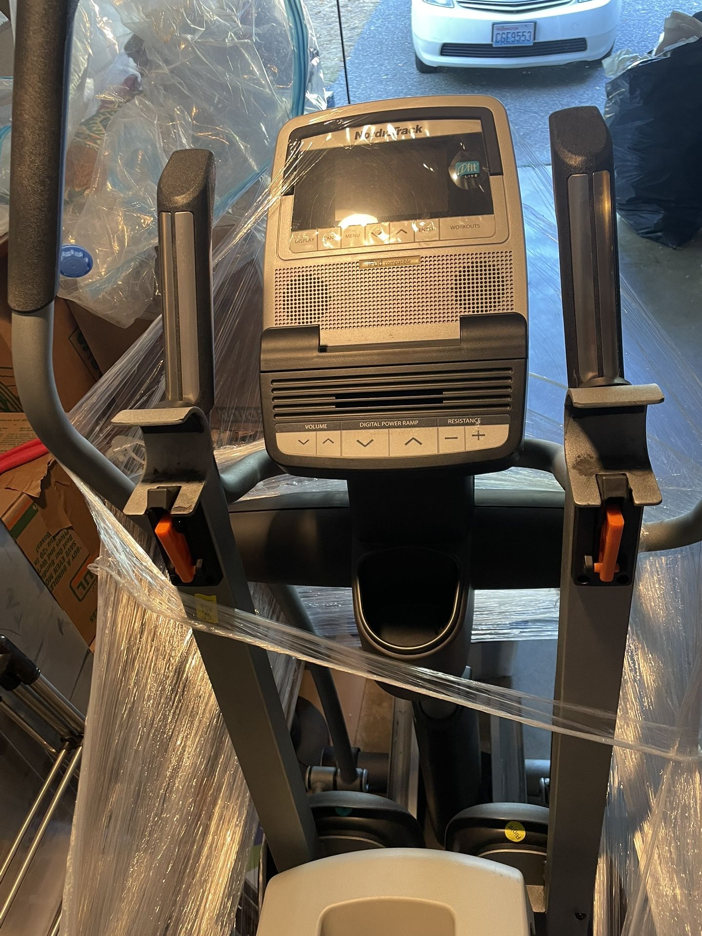 NordicTrack E 7.1 Elliptical – Folds, iFit, Great Shape!