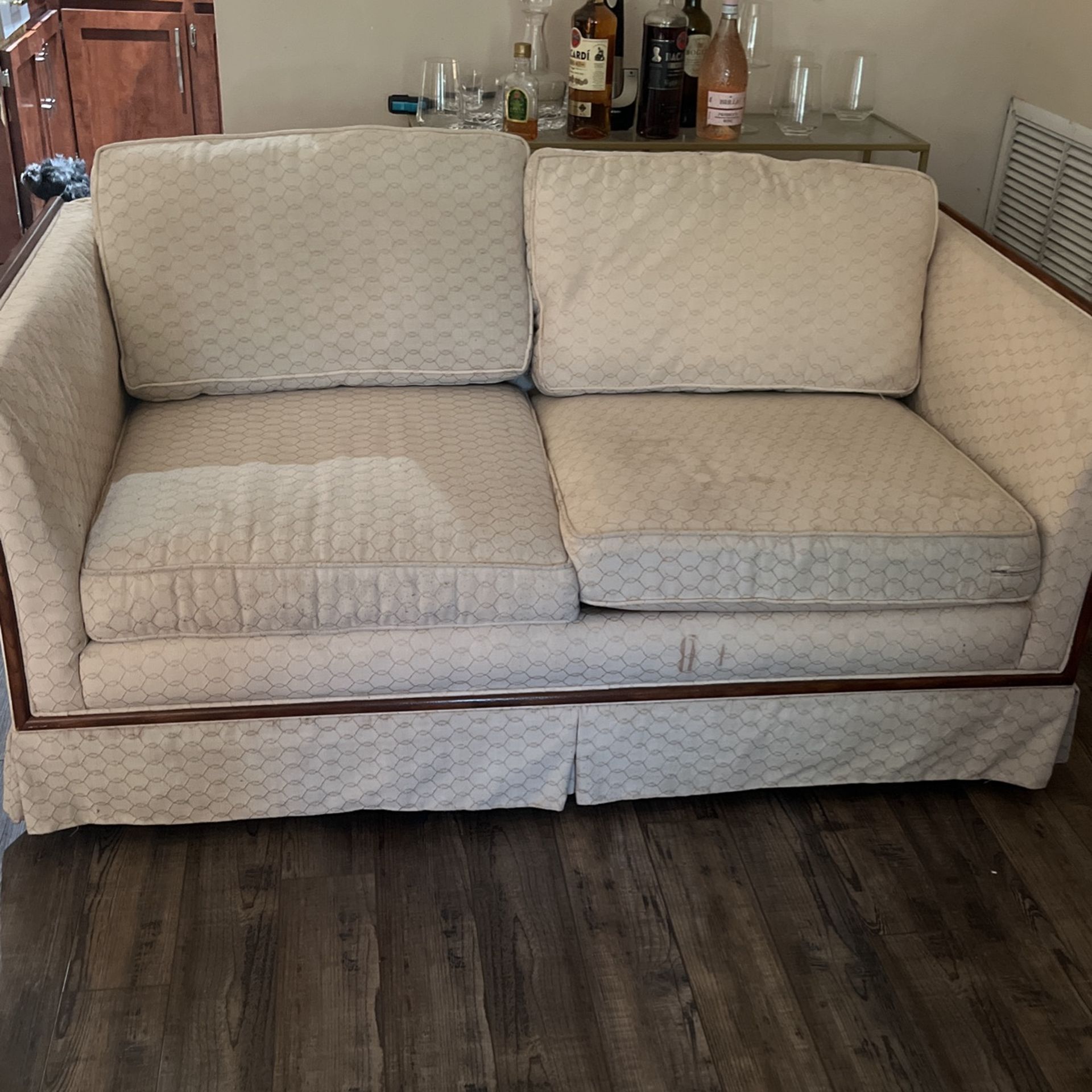 FREE Love Seat White With Gold ThreadingFREE