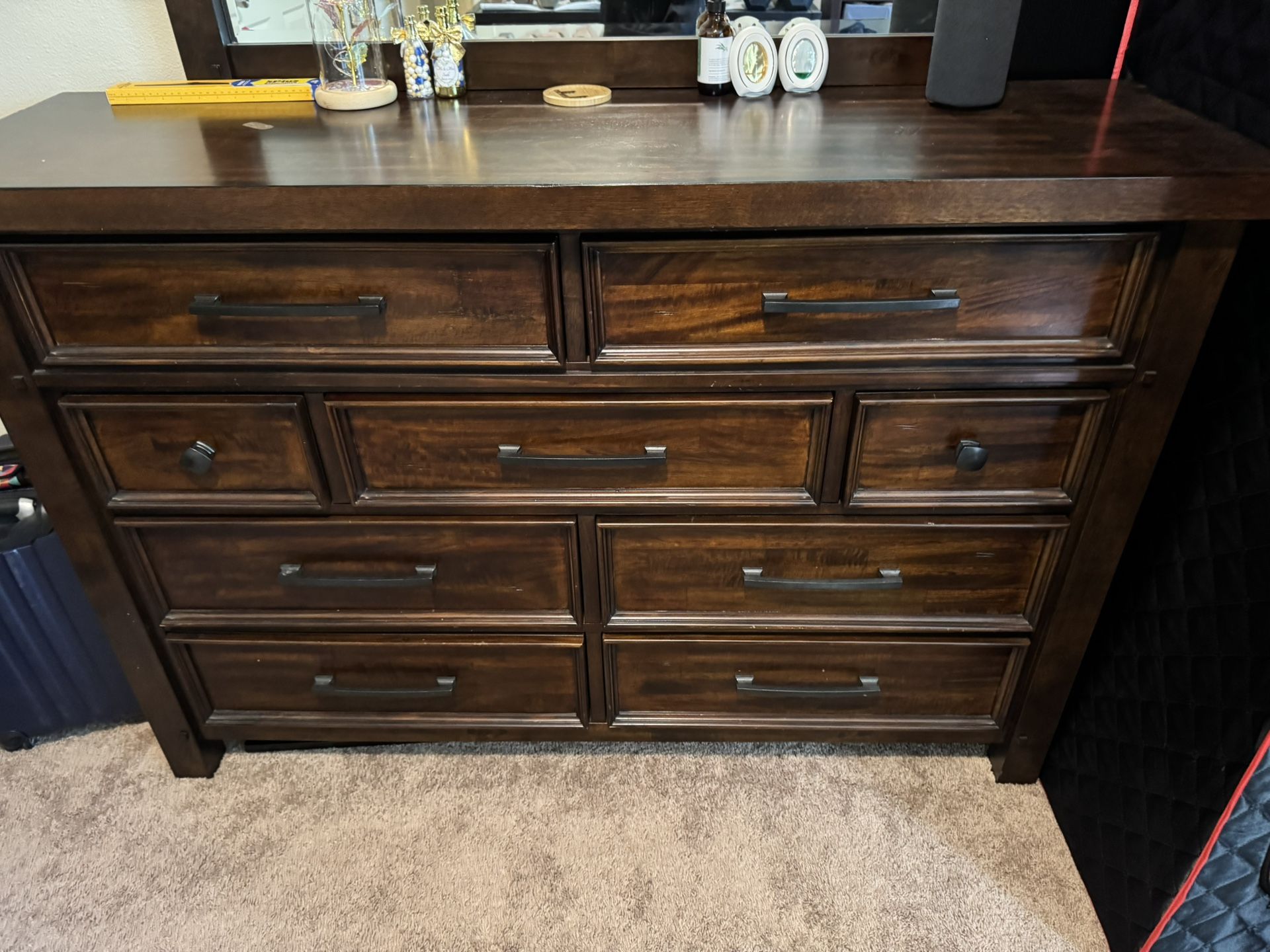 Dresser With Mirror