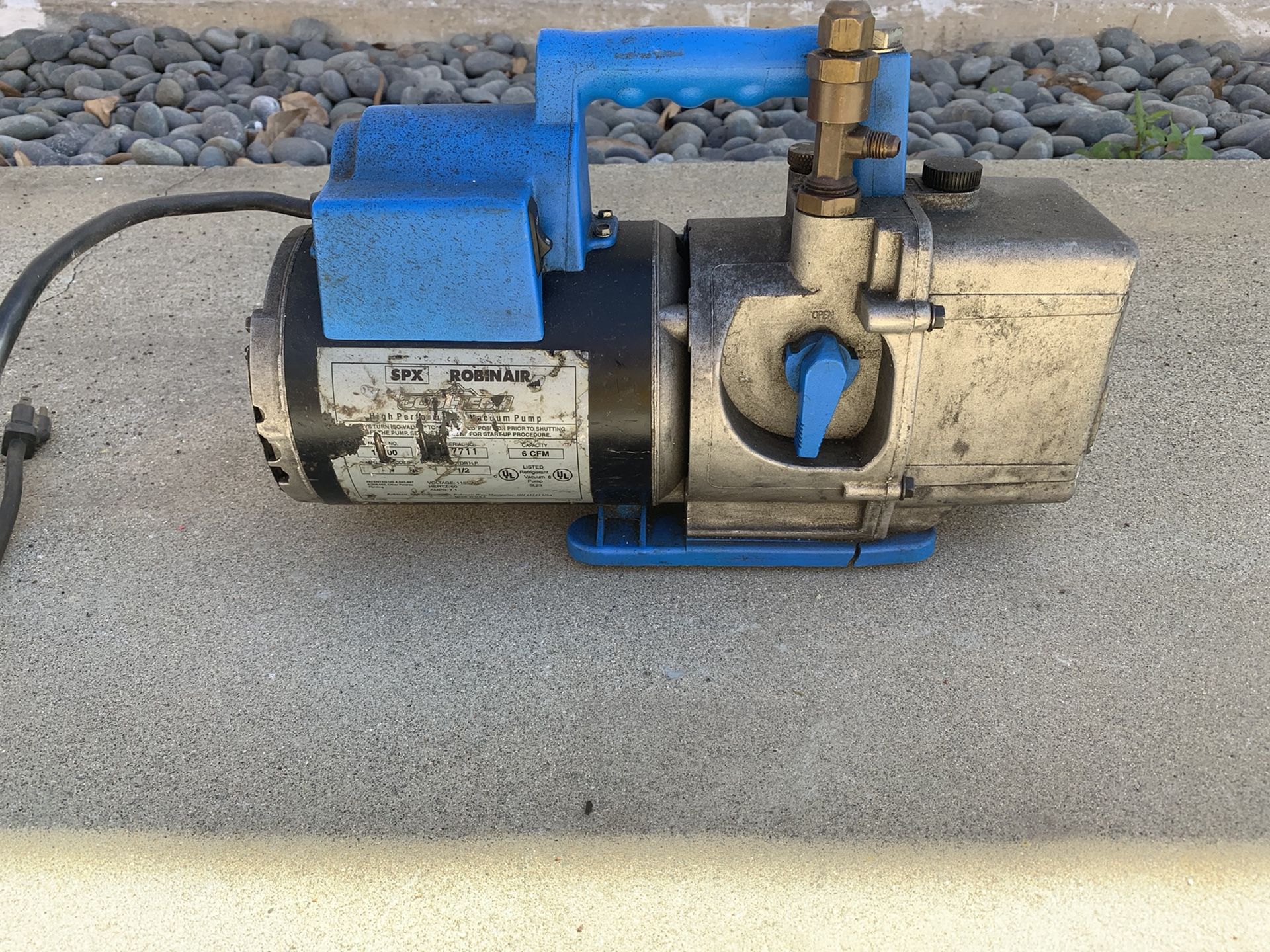 Robinair 15600 SPX Cooltech 6 CFM Vacuum Pump