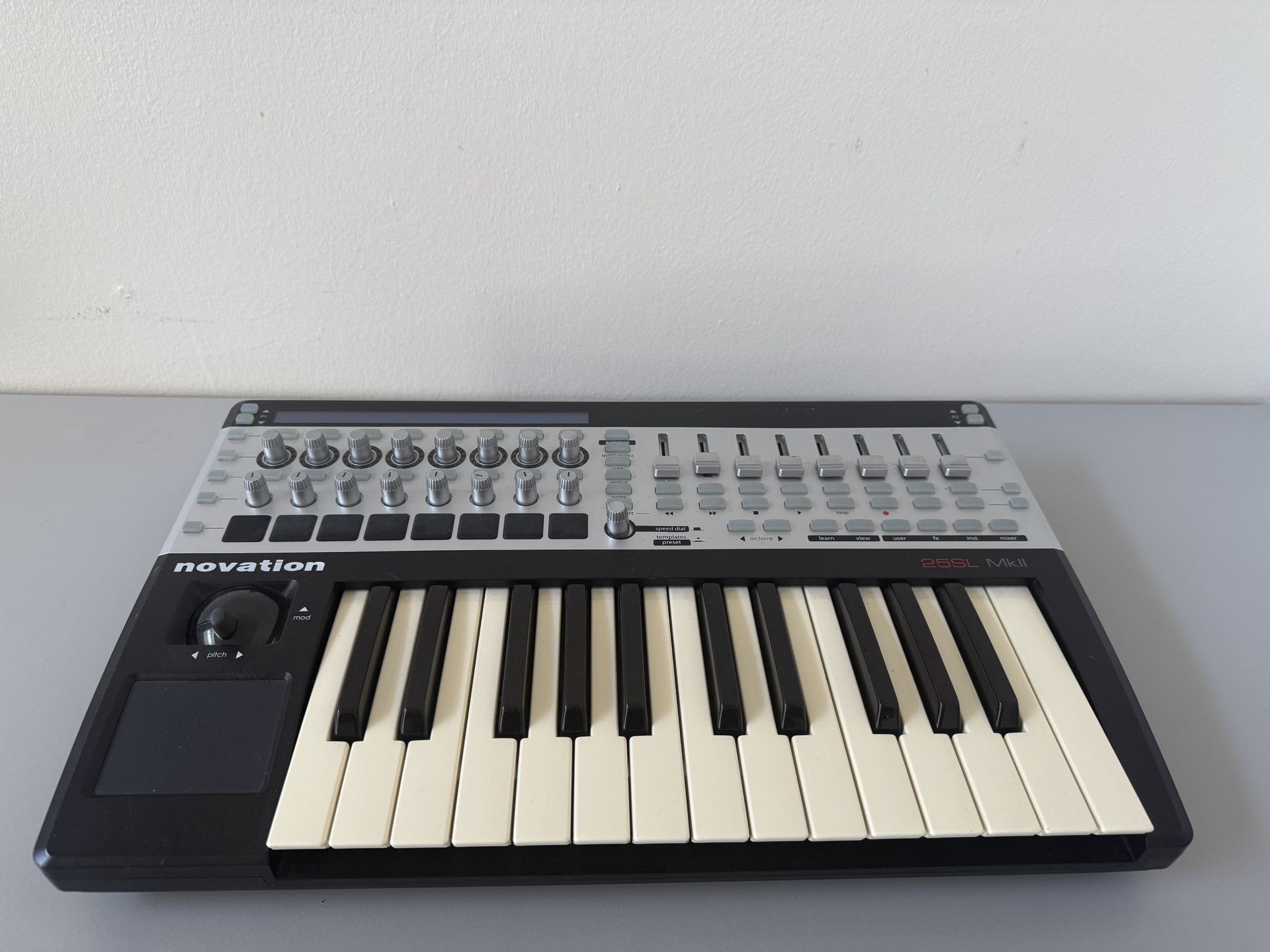 🎹 Novation 25 SL MkII MIDI Controller – Studio/Live Ready – $79 (Great Deal!)