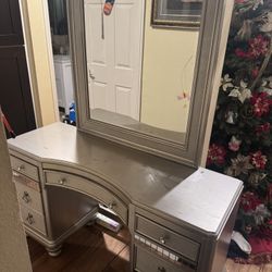 Bedroom  Vanity And Dresser Set FREE