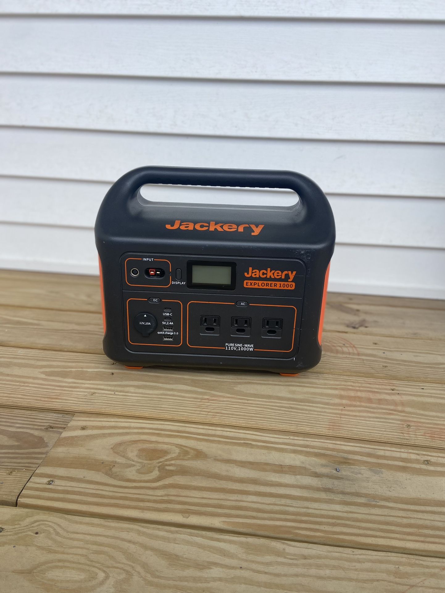 Jackery Explorer 1000 Power Station + Two (2) SolarSaga 100W Panels 