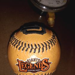 SF GIANTS LEGENDS Collectors Series Baseball Willie McCovey



