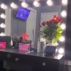 Im Selling this Vanity 100 or 150 need to sell it quickly