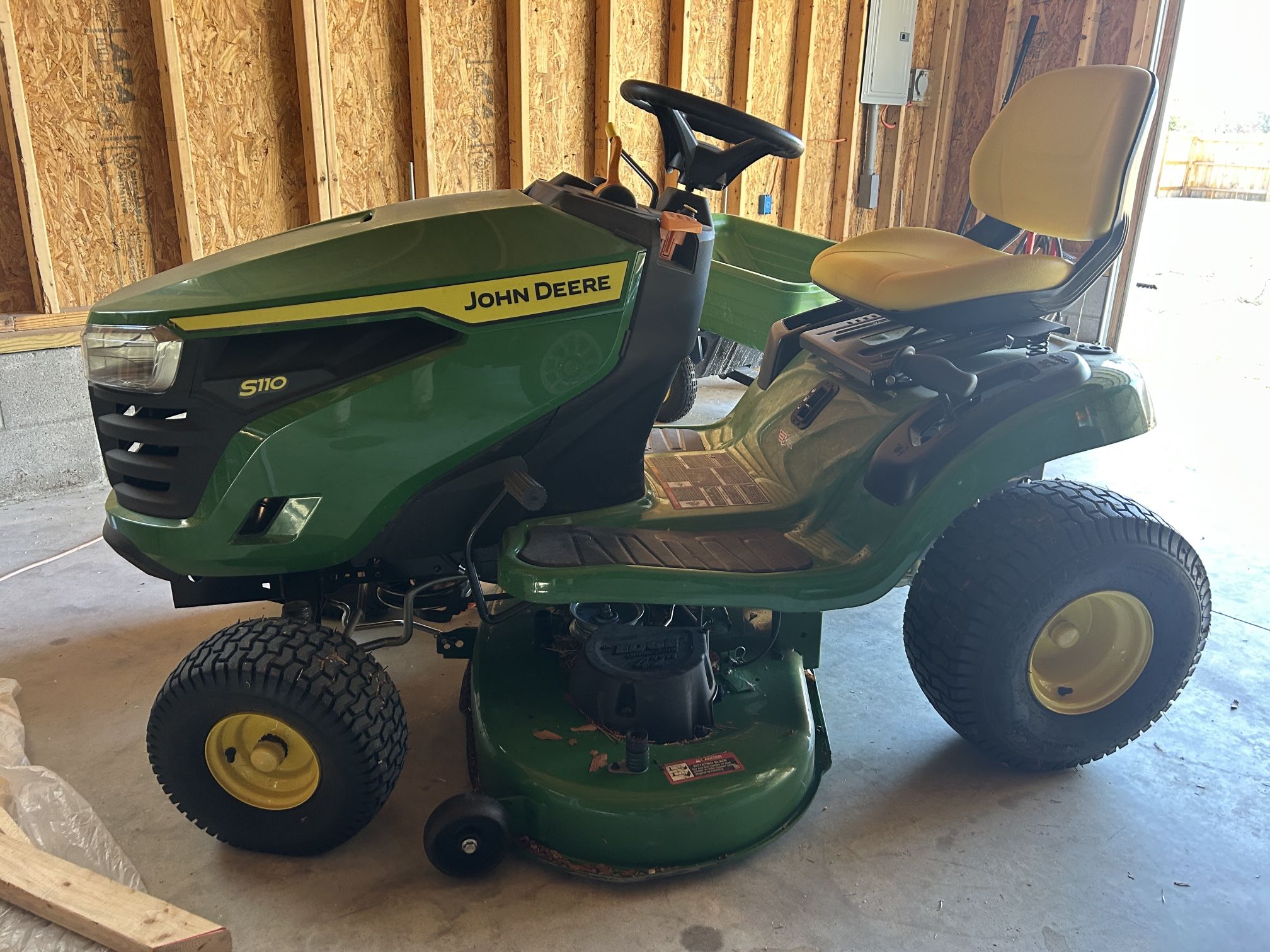 John Deere S110 Mower And Tow Bucket