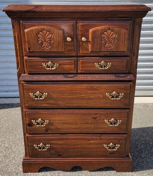 (FREE DELIVERY) Webb Furniture  Chest of Drawers Dresser 