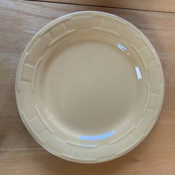 One Longaberger Butternut Yellow Dinner Plate