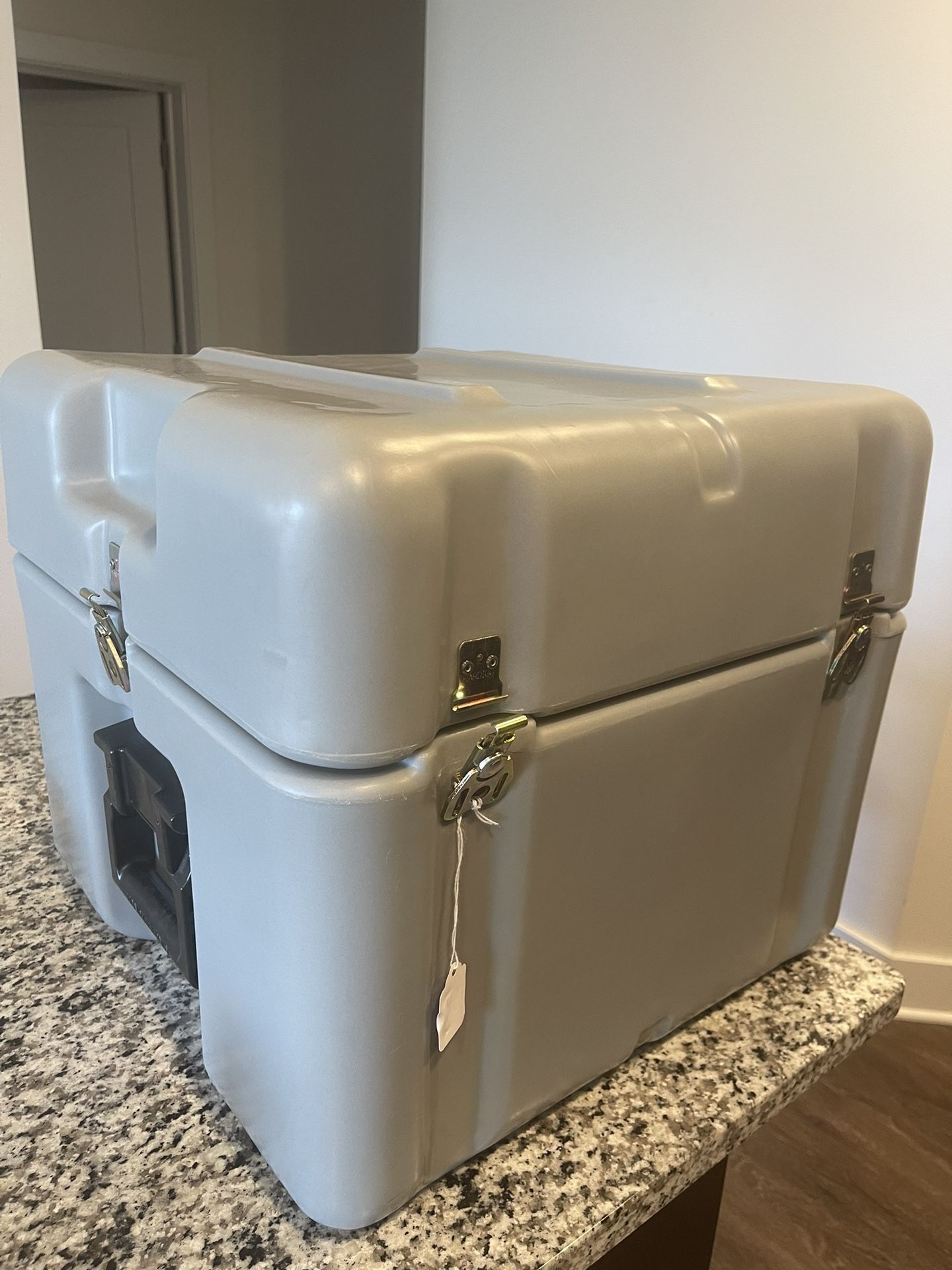 Al1() hardigg Pelican Hard case.  15.75” X 15.88” X 14.99”