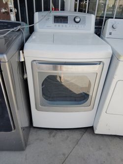 L.G GAS DRYER EVERYTHING GOOD