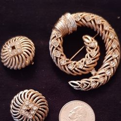 Vintage EC (Enid Collins)
 Brooch & clip earring set.