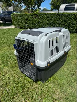 SKUDO Deluxe 32” Dog Travel Kennel / Carrier – Excellent Condition