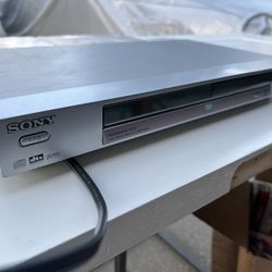 DVD  72 Psz, CD/DVD PLAYER SONY.