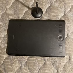 Wacom Drawing Tablet (medium)
