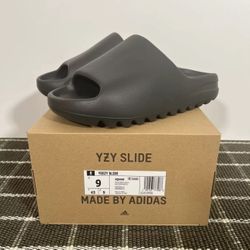 Yeezy Slide Dark Onyx Size 4 9   
