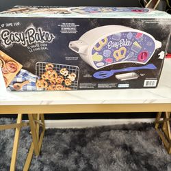 Easy Bake Oven 