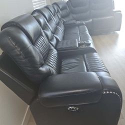 Black Reclining  Sectional  (original Price 2000$ !) 