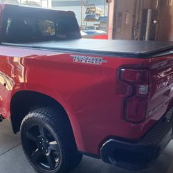 TONNEAU COVER IN STOCK FOR ALL TRUCKS, TAPADERA EN INVENTARIO PARA TODAS LAS TROCAS, HARD TRIFOLD BED COVERS, BEDLINERS,  SIDE STEPS, RACKS, BED LINER