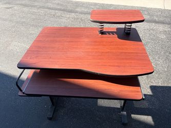 Free computer, Desk