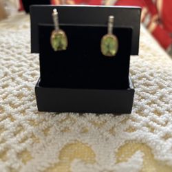 Gold Earrings With Cetrin   And Diamonds.