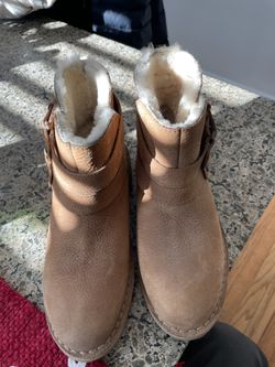 Girls UGGs - brand new , Tan Color 
