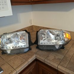 2014 - 2021  Oem Toyota Tundra Headlight
