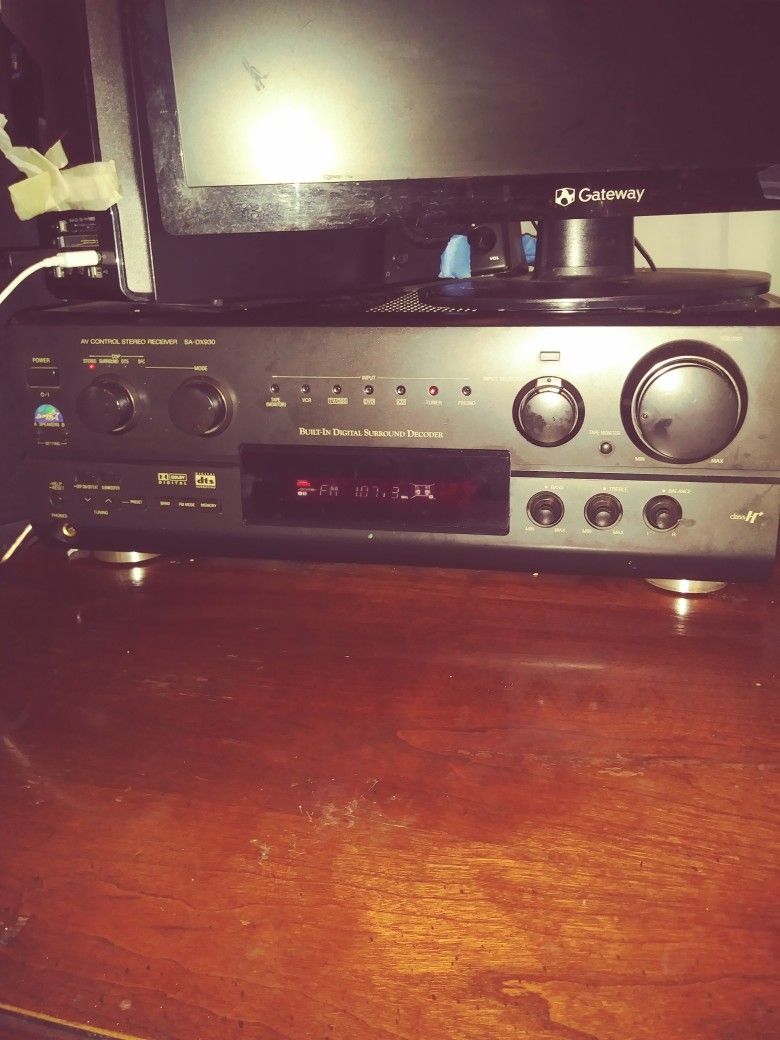 Stereo With Bose Spekers