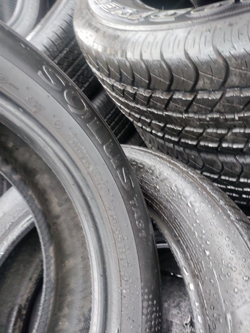 Set Of 4 Tires Size P215/55R17 Brand KUMHO for Sale in Los Angeles, CA